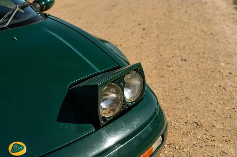 Image 33/50 of Lotus Elan (1991)