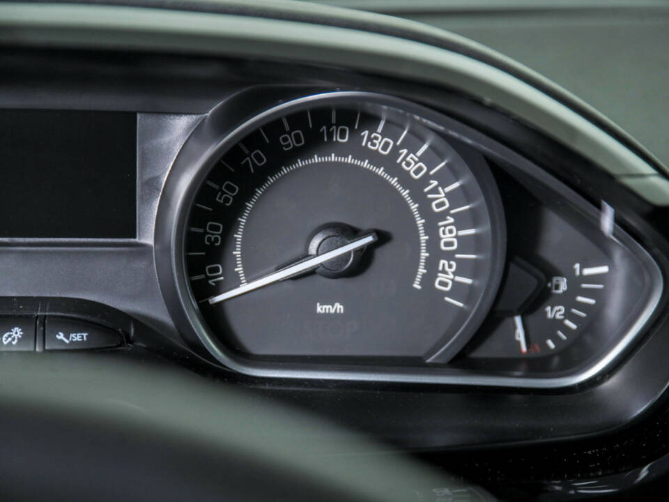 Image 21/50 of Peugeot 208 1.2 PureTech 82 (2019)