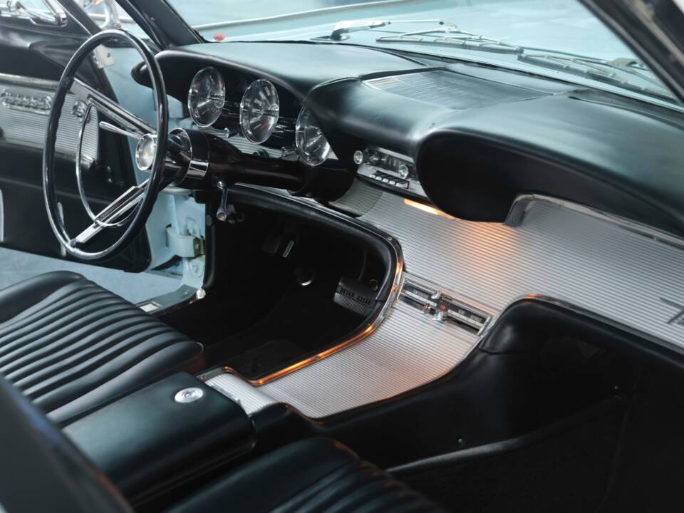 Immagine 34/50 di Ford Thunderbird (1962)