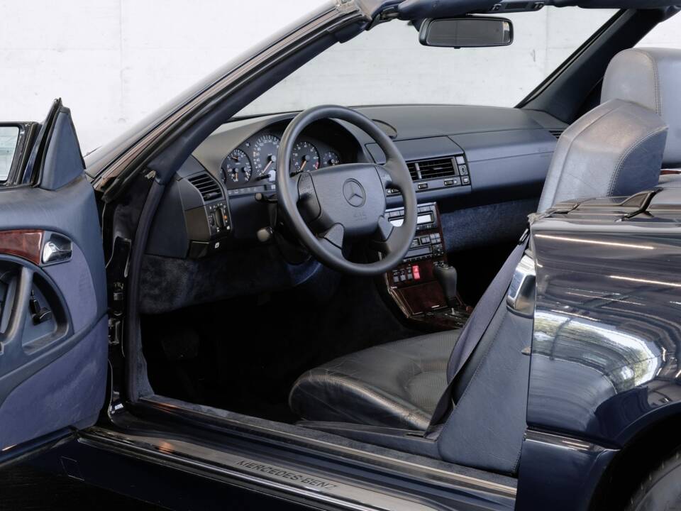 Image 11/46 of Mercedes-Benz SL 320 (1998)
