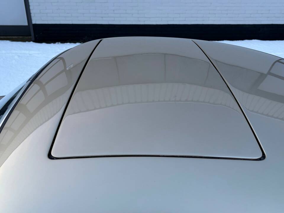 Image 2/6 de Volkswagen Karmann Ghia 1600 (1971)