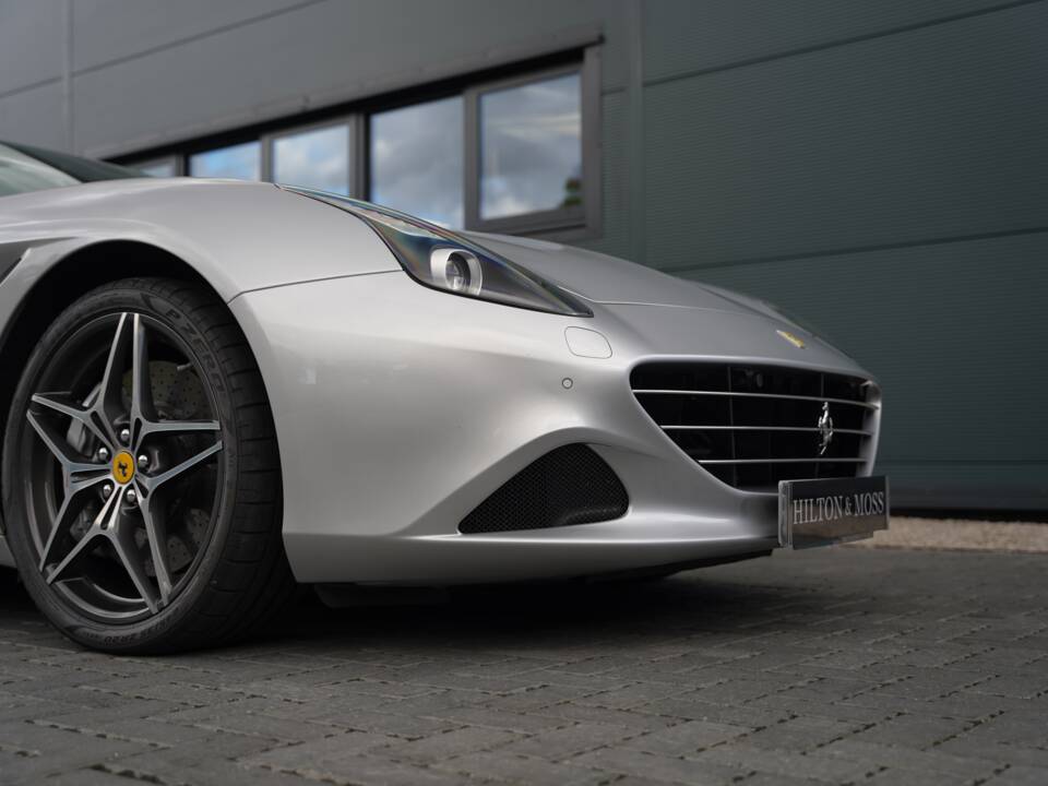 Bild 27/50 von Ferrari California T (2015)