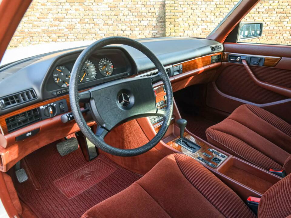 Image 30/50 de Mercedes-Benz 280 S (1988)