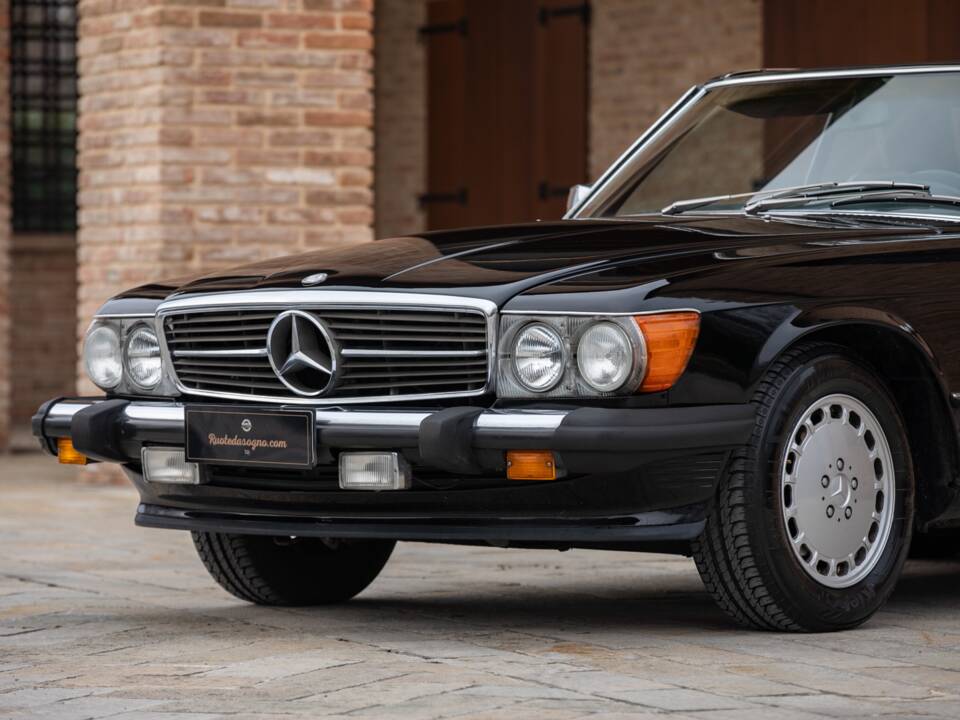 Afbeelding 14/50 van Mercedes-Benz 560 SL (1986)