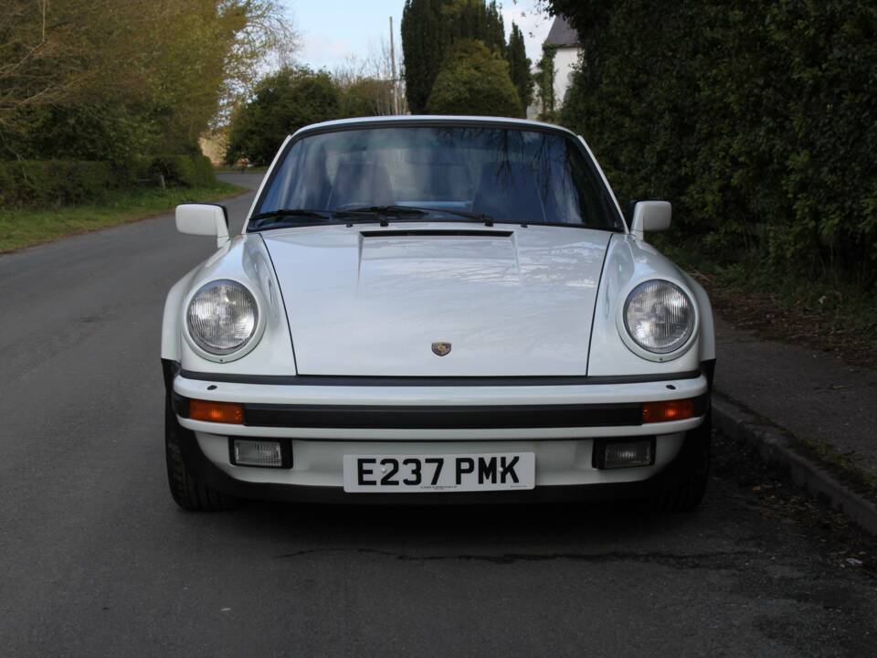Image 2/19 of Porsche 911 Turbo 3.3 (1988)