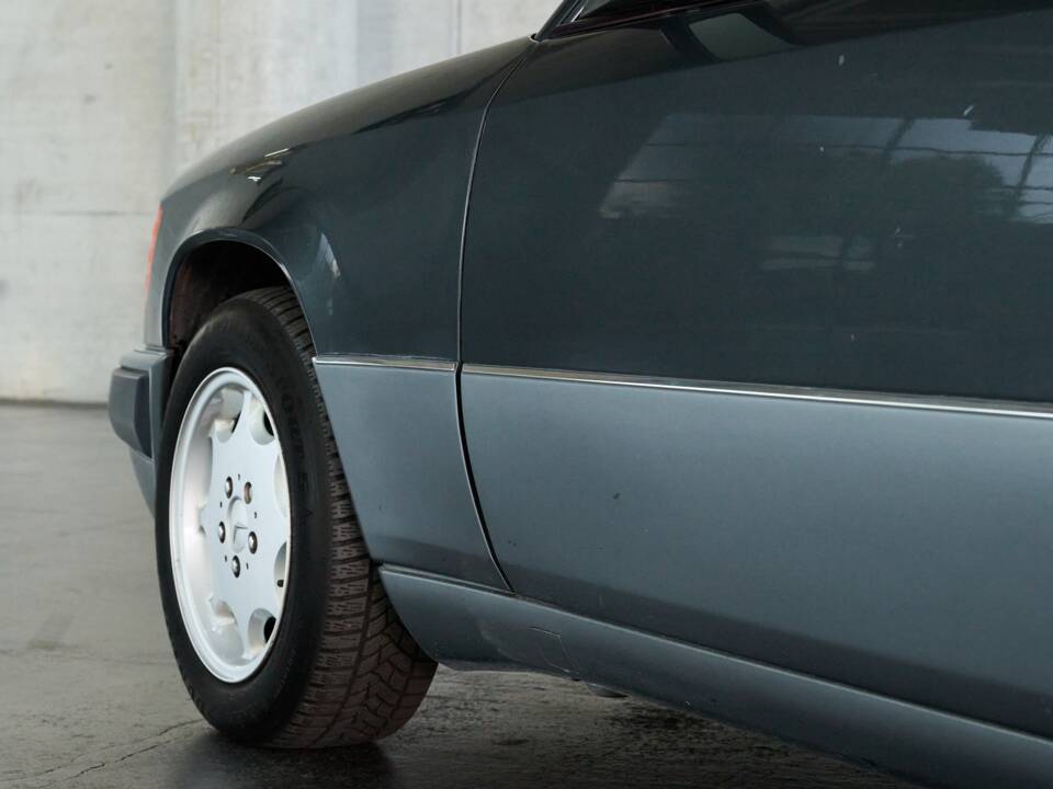Bild 22/50 von Mercedes-Benz 300 CE (1991)