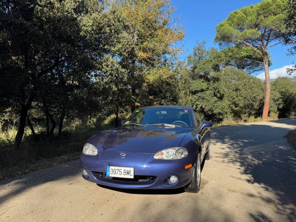 Imagen 2/43 de Mazda MX-5 1.8 (2001)