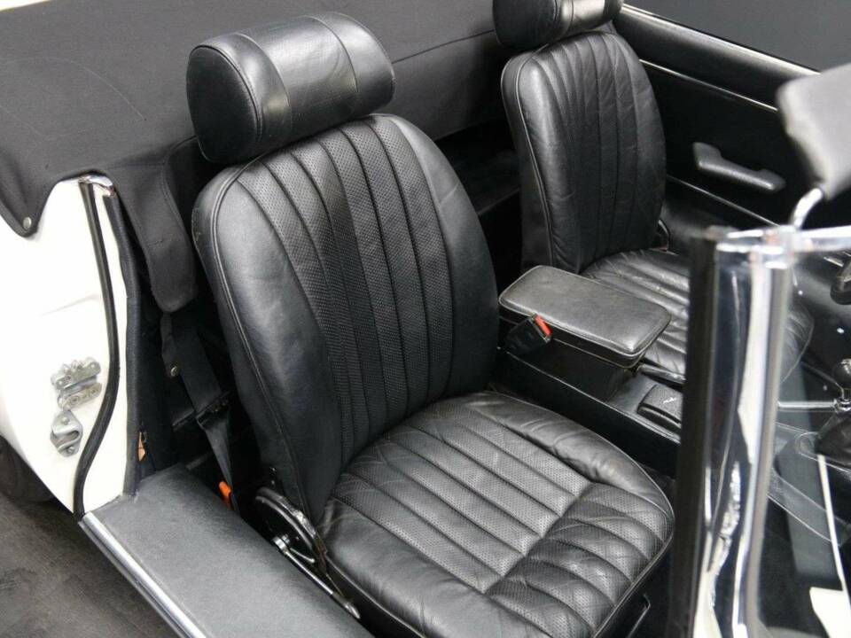 Image 25/49 de Jaguar Type E V12 (1974)