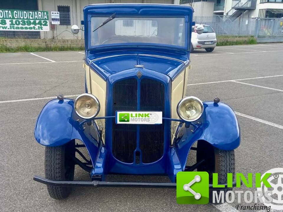 Image 2/10 of Renault Monaquatre (1932)