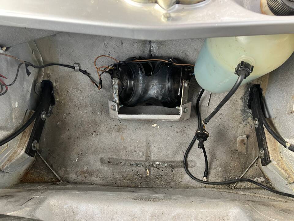 Image 13/21 of Volkswagen Karmann Ghia 1600 (1971)