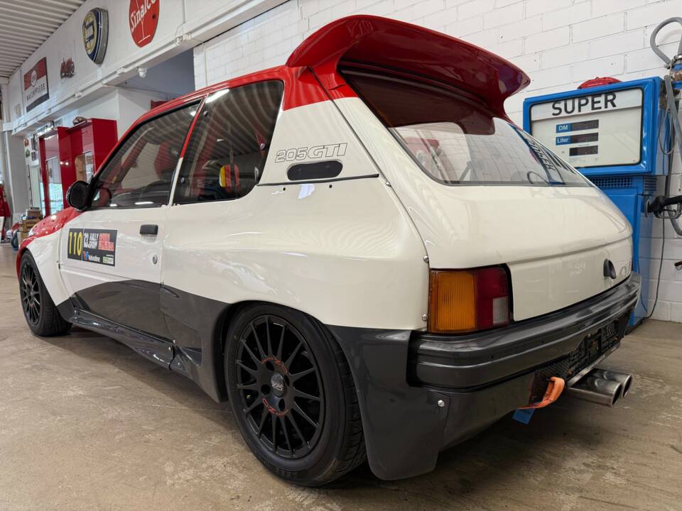 Image 10/18 of Peugeot 205 GTi 1.6 (1985)