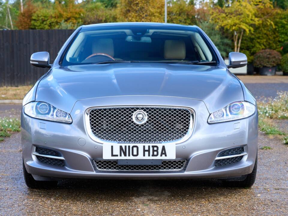 Bild 6/50 von Jaguar XJ 5.0 (2010)