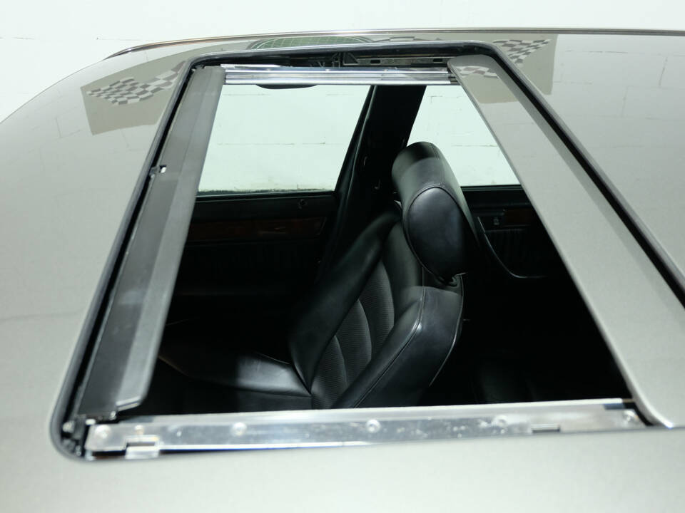 Image 12/40 of Mercedes-Benz 250 TD (1990)
