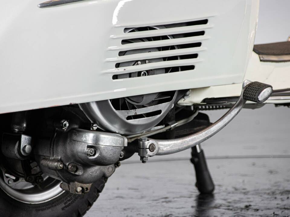 Image 20/50 of Piaggio Vespa 125 Super (1966)