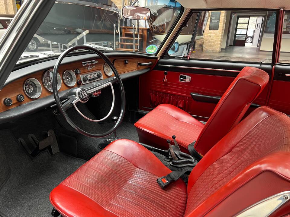 Image 13/37 of Volkswagen Karmann Ghia 1600 L (1968)