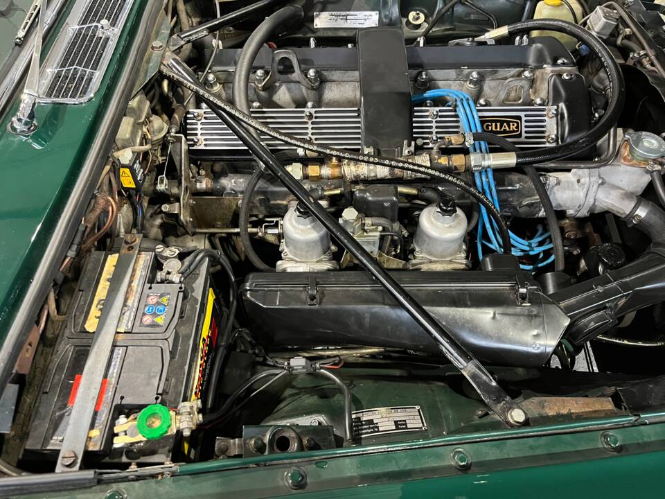 Image 34/47 of Jaguar XJ 6 C 4.2 (1976)