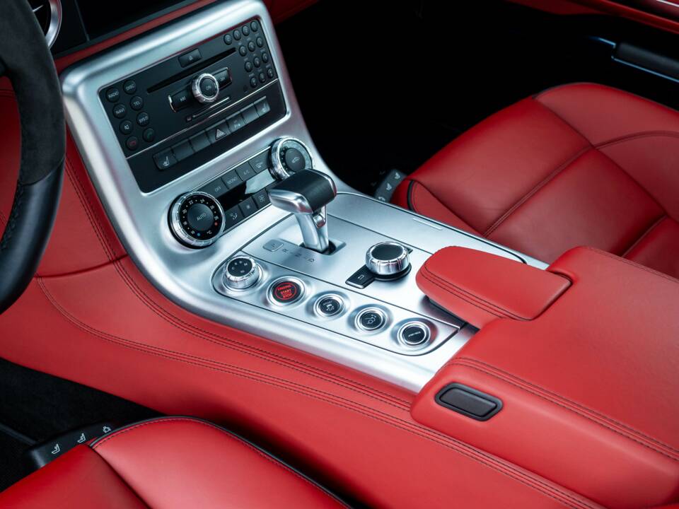 Afbeelding 22/38 van Mercedes-Benz SLS AMG (2010)