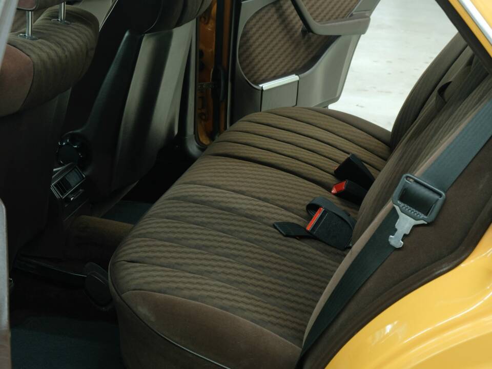 Bild 34/50 von Mercedes-Benz 280 SE (1981)