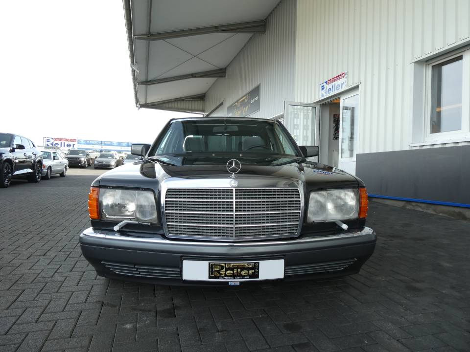 Image 2/22 de Mercedes-Benz 300 SE (1989)