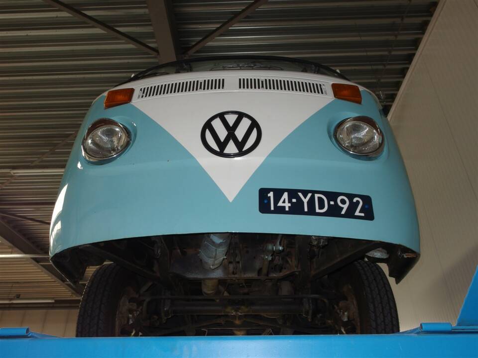 Bild 87/99 von Volkswagen T2b Kastenwagen (1977)