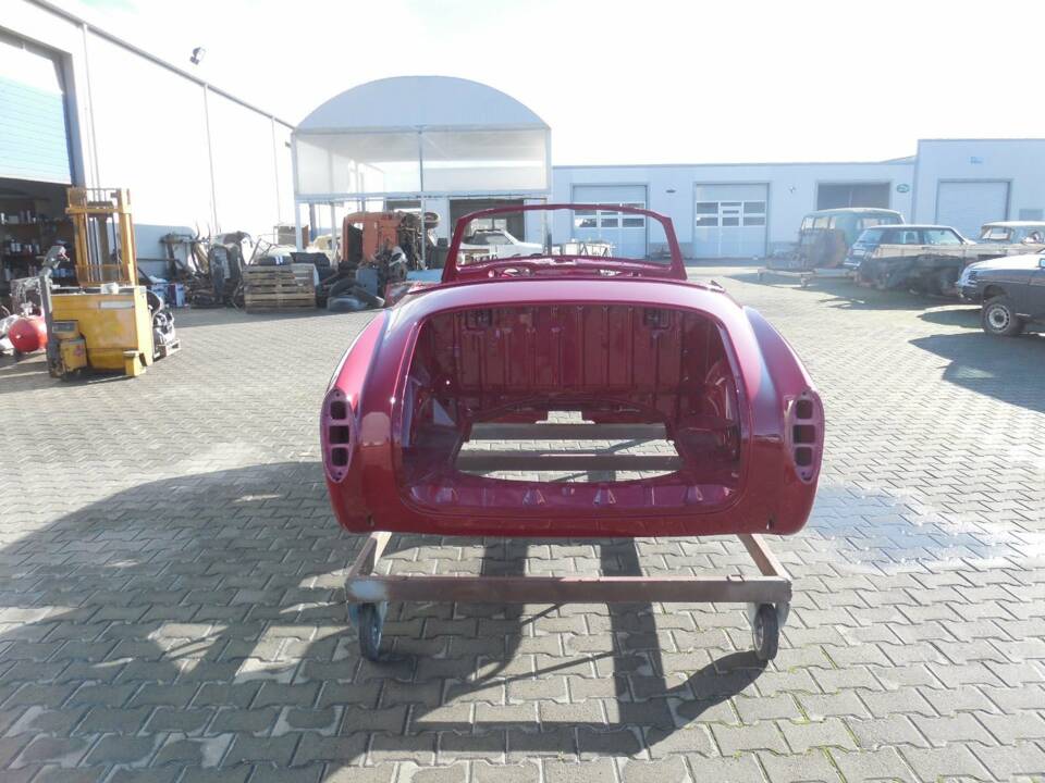 Image 62/63 of Volkswagen Karmann Ghia 1500 (1971)