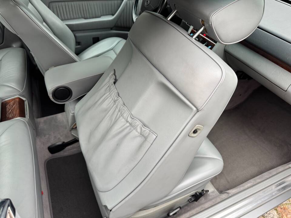 Imagen 75/100 de Mercedes-Benz 300 CE (1992)