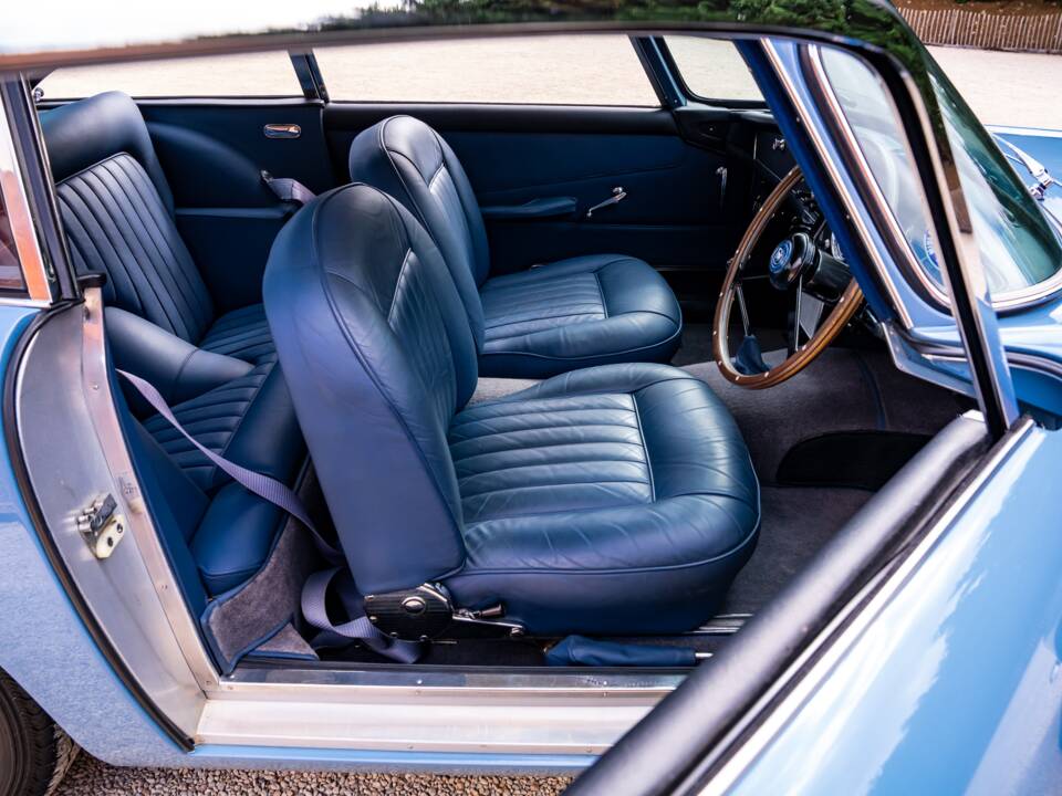 Image 16/56 of Aston Martin DB 4 (1960)