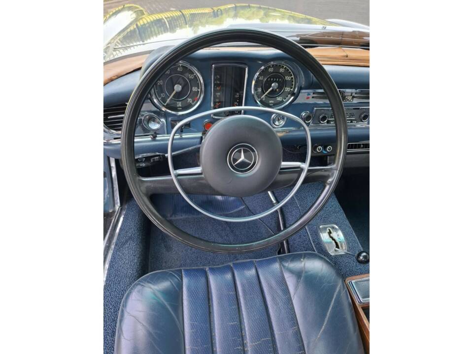 Image 27/50 de Mercedes-Benz 280 SL (1970)