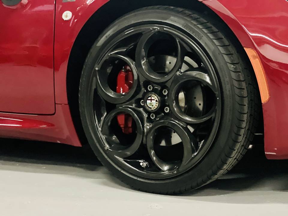 Image 26/50 of Alfa Romeo 4C (2015)