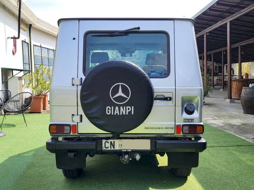 Image 14/55 of Mercedes-Benz 200 GE (SWB) (1990)