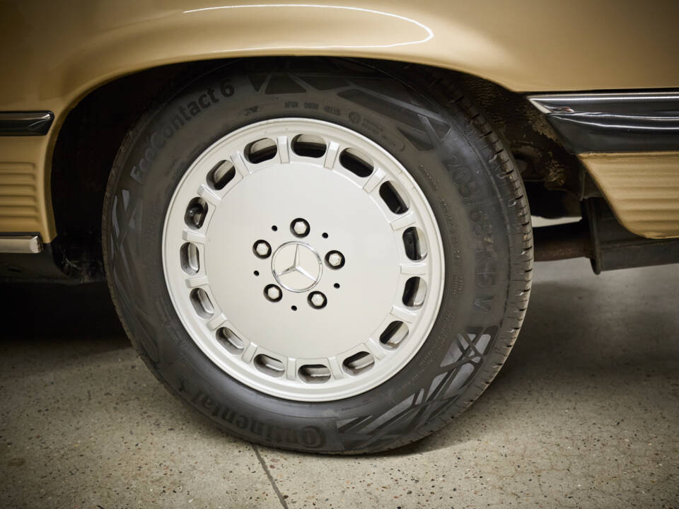 Image 32/99 of Mercedes-Benz 300 SL (1987)