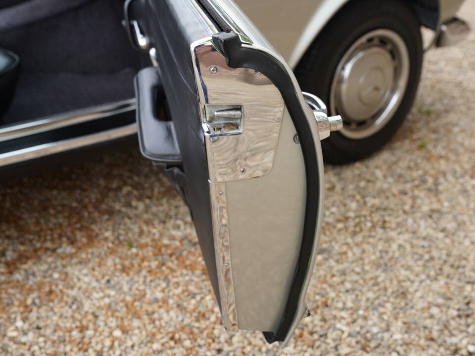 Imagen 50/50 de Mercedes-Benz 280 SL (1969)