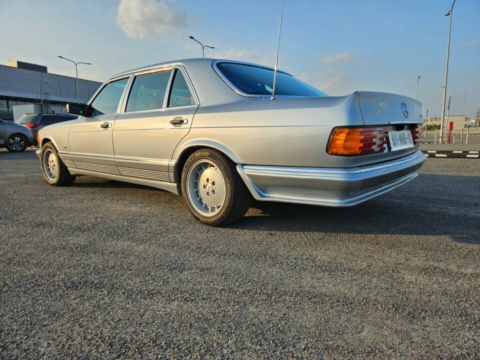 Image 13/100 of Mercedes-Benz 500 SEL (1983)