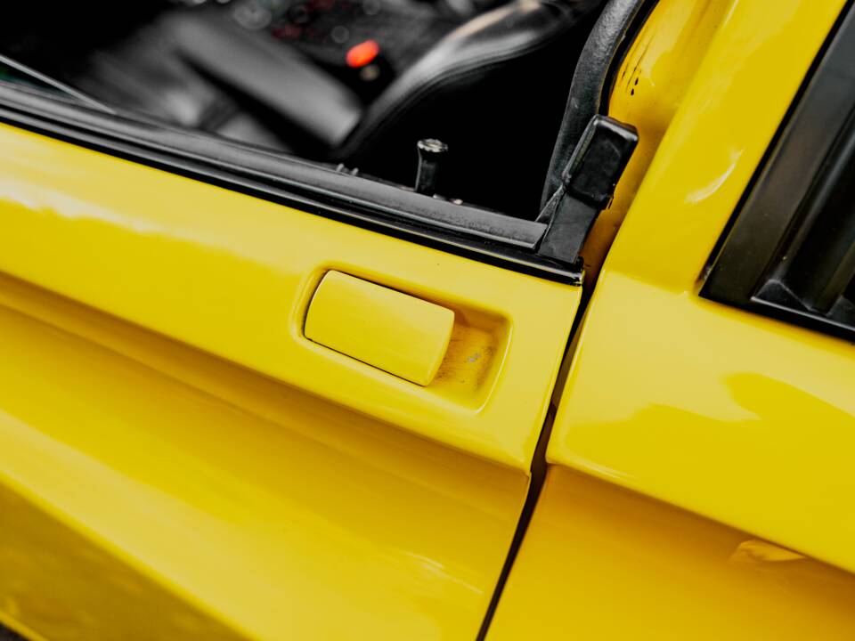 Bild 33/55 von Ferrari 328 GTS (1986)