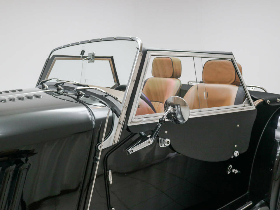 Image 16/18 of Morgan Plus 8 (2003)