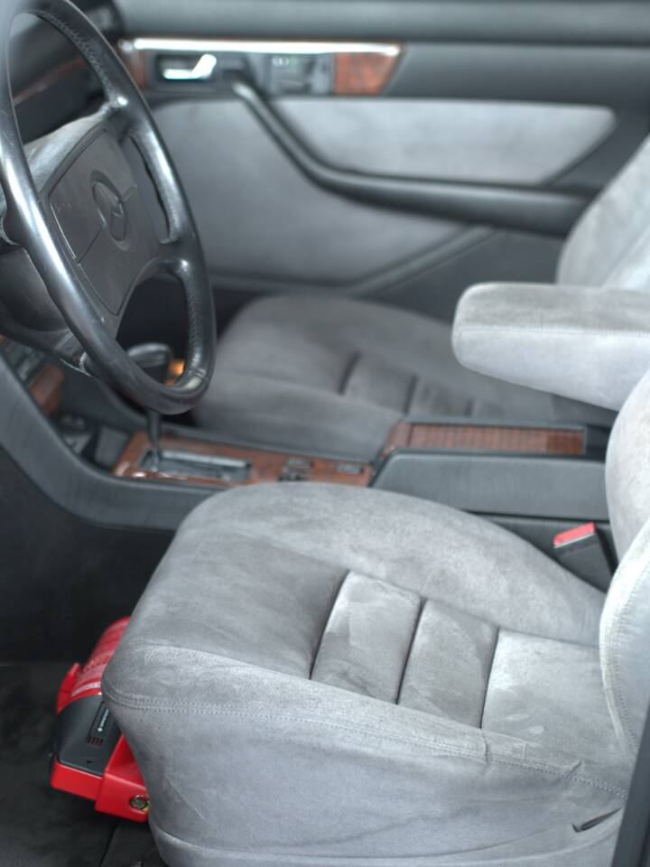 Image 36/52 of Mercedes-Benz 560 SEL (1988)