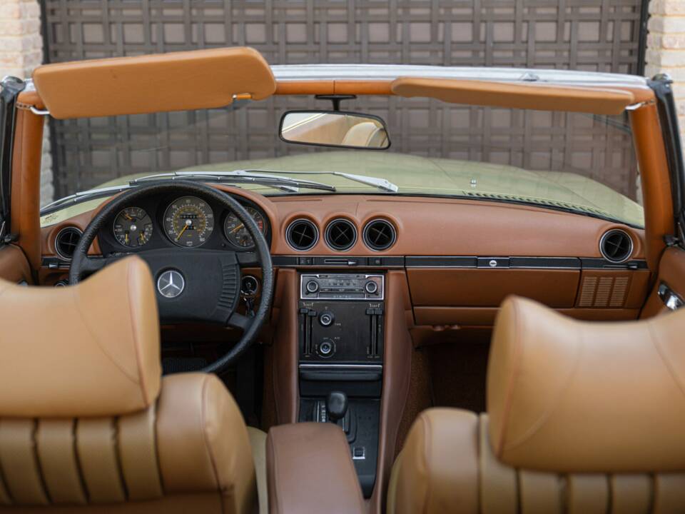 Obraz 39/50 pojazdu Mercedes-Benz 450 SL (1977)