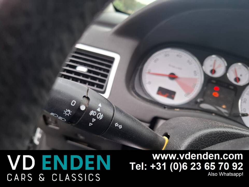 Bild 12/23 von Peugeot 307 CC 2.0i (2005)