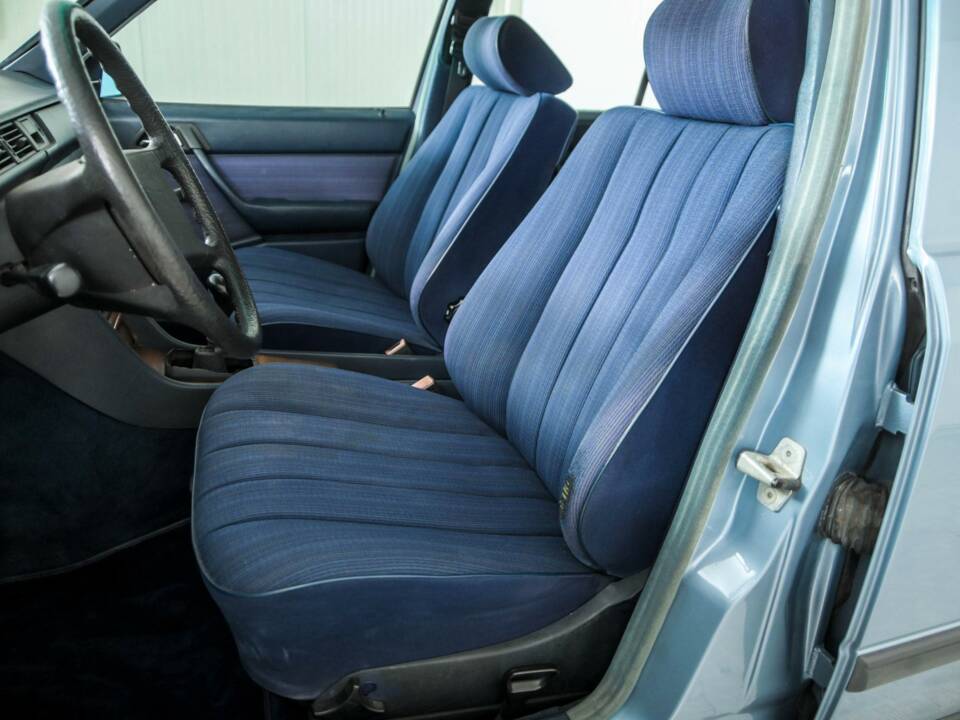 Bild 15/50 von Mercedes-Benz 230 E (1985)