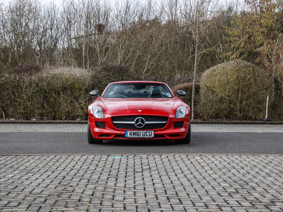 Image 2/40 of Mercedes-Benz SLS AMG Roadster (2011)