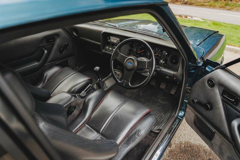 Bild 2/9 von Ford Capri 2,8i (1987)