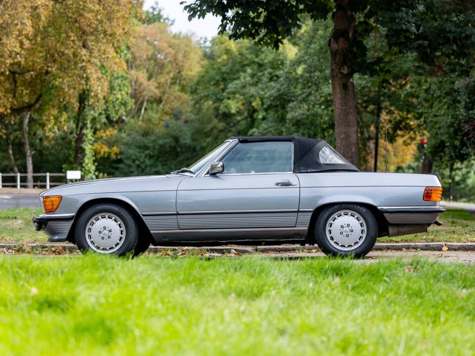 Afbeelding 11/27 van Mercedes-Benz 420 SL (1987)