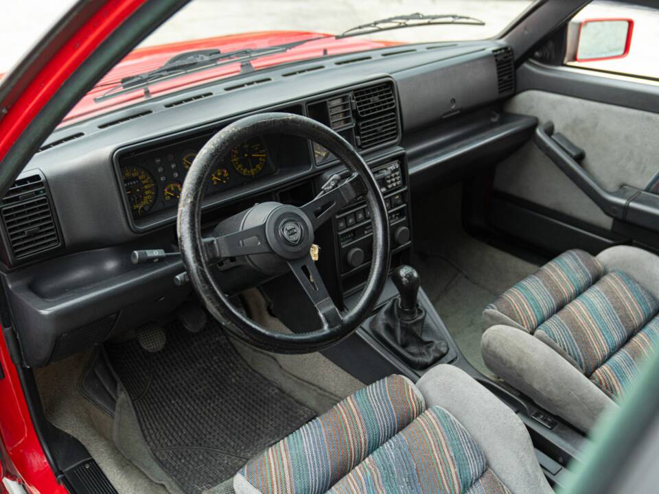 Image 37/50 of Lancia Delta HF Integrale 16V (1989)