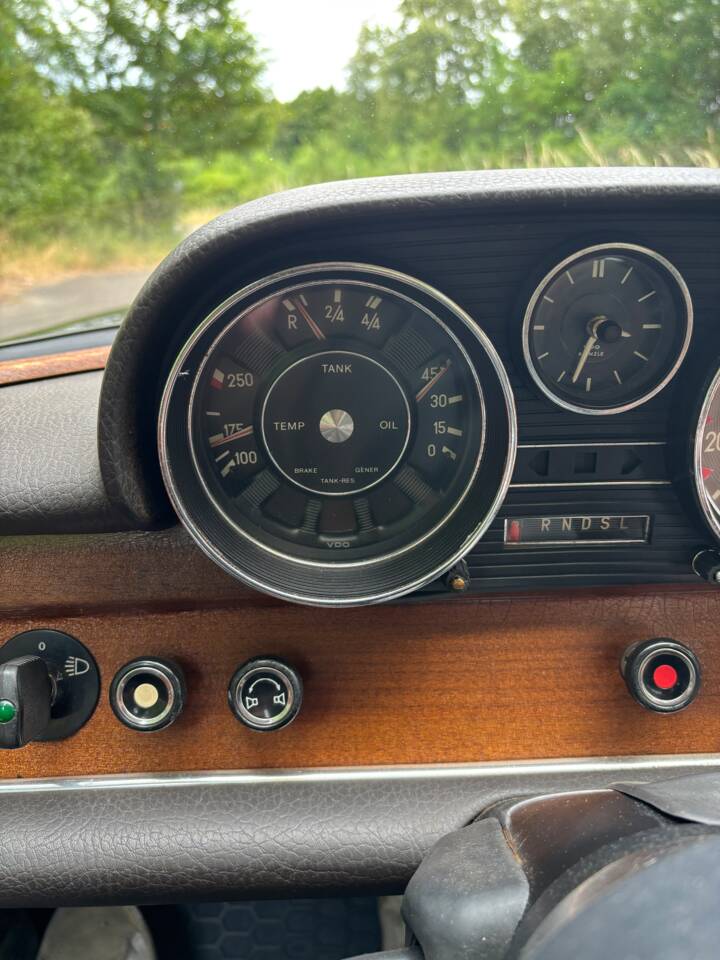 Image 25/37 de Mercedes-Benz 280 SEL 4,5 (1972)