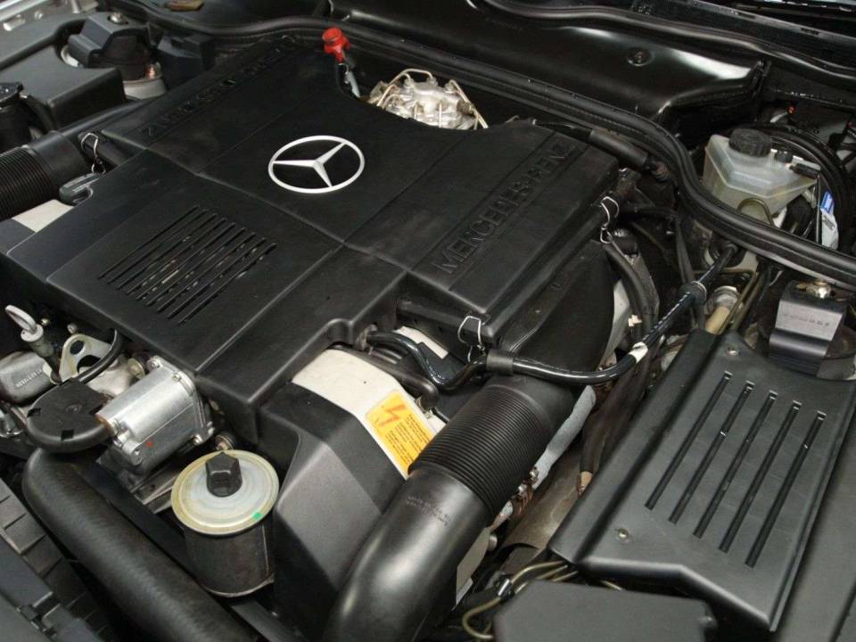 Image 29/30 of Mercedes-Benz 500 SL (1992)