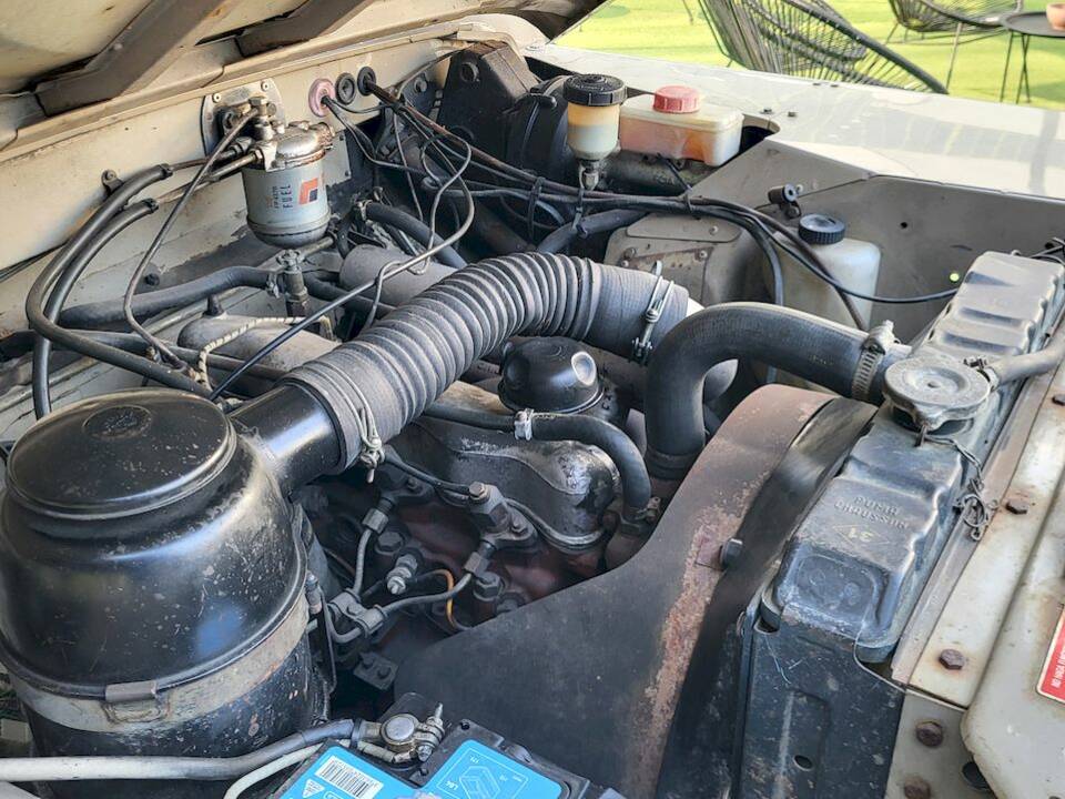 Bild 37/39 von Land Rover 88 (1981)