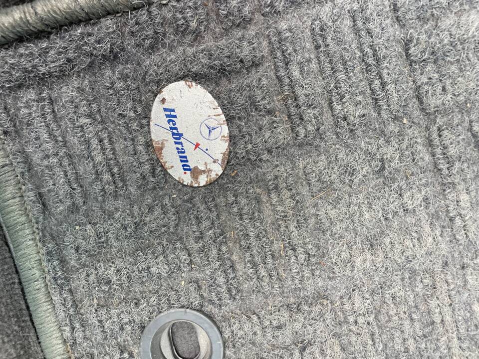 Image 25/30 of Mercedes-Benz 380 SEC (1985)