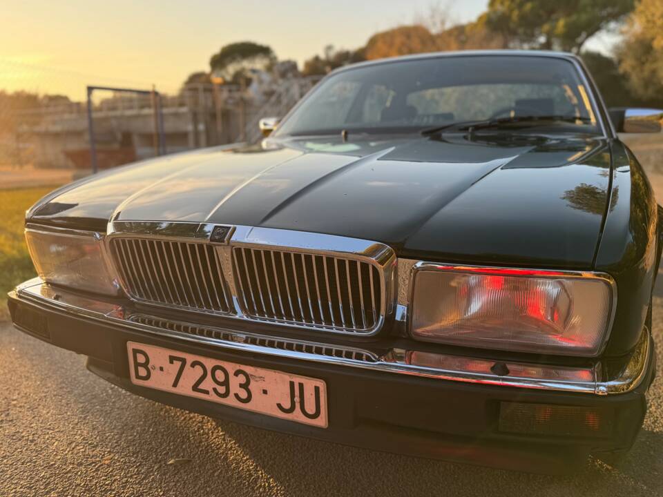 Image 4/40 of Jaguar Sovereign 3.6 (1989)