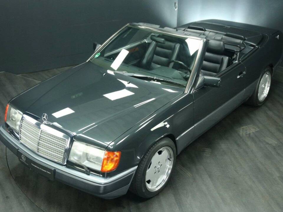 Image 24/30 de Mercedes-Benz 300 CE-24 (1993)