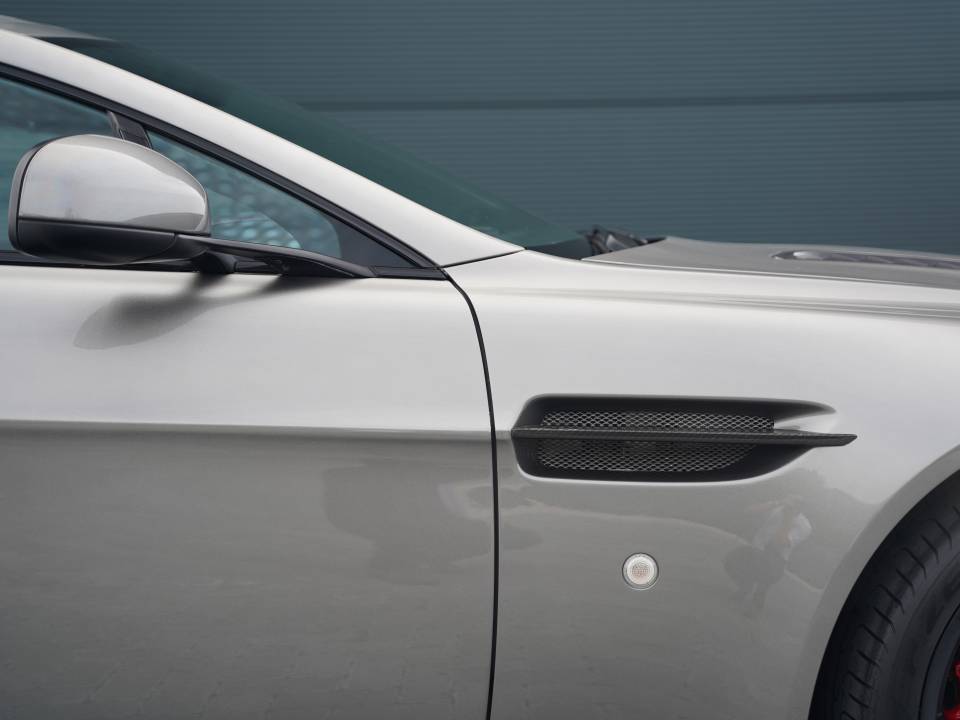 Immagine 32/50 di Aston Martin V12 Vantage S (2014)